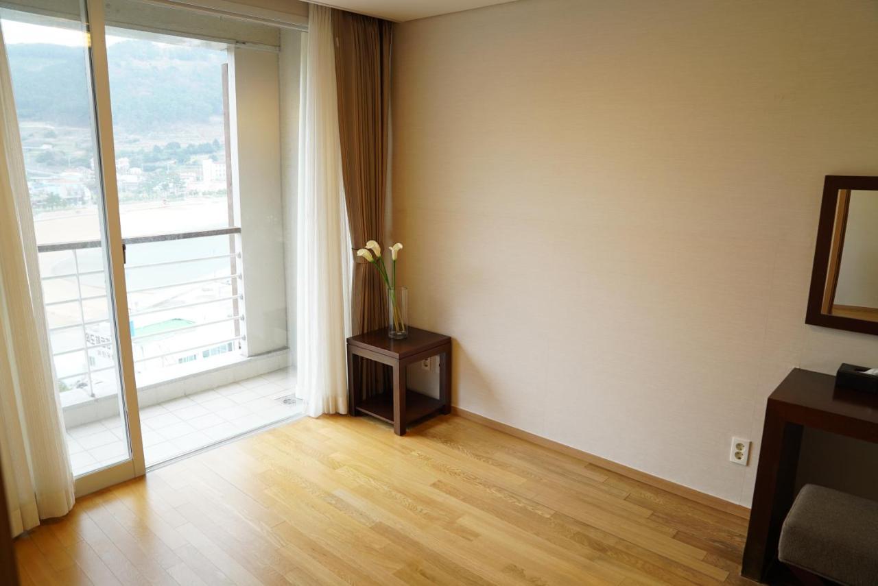 Hotel Riviera Geoje Buitenkant foto