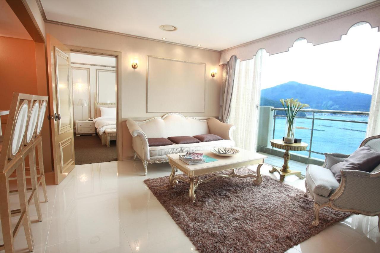Hotel Riviera Geoje Buitenkant foto