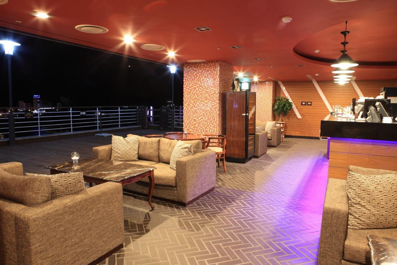 Hotel Riviera Geoje Buitenkant foto